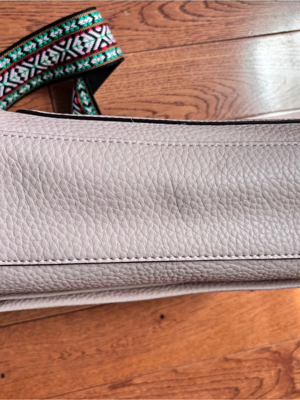 Guess light pink Pebbled Leather Shoulder Bag with adjustable Patterned Strap - Picture 6 of 14
